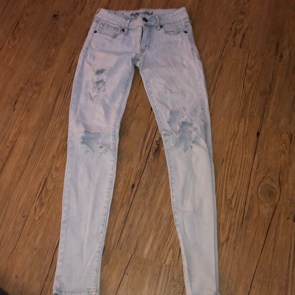 Bullhead light washed ripped denim jeans